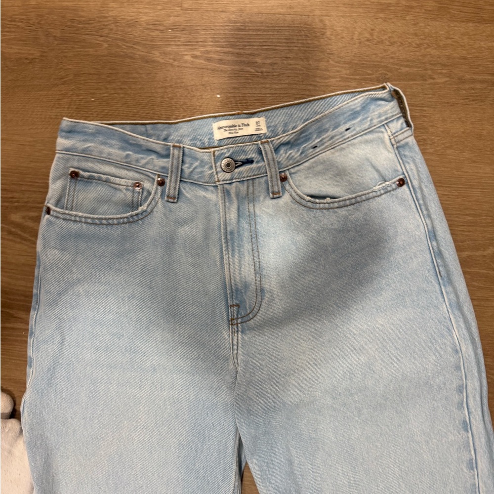 NEW ABERCROMBIE AND FITCH jeans size 4 - Picture 12 of 14